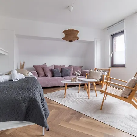 Apartment & Calm - Wohlfuehl-wohnung In Stadtnaehe Fuer Familien Oder Freunde