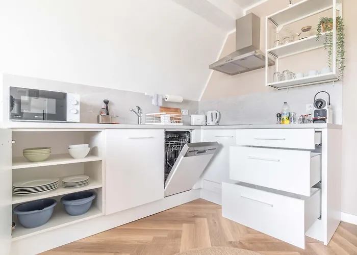 & Calm - Wohlfuehl-wohnung In Stadtnaehe Fuer Familien Oder Freunde