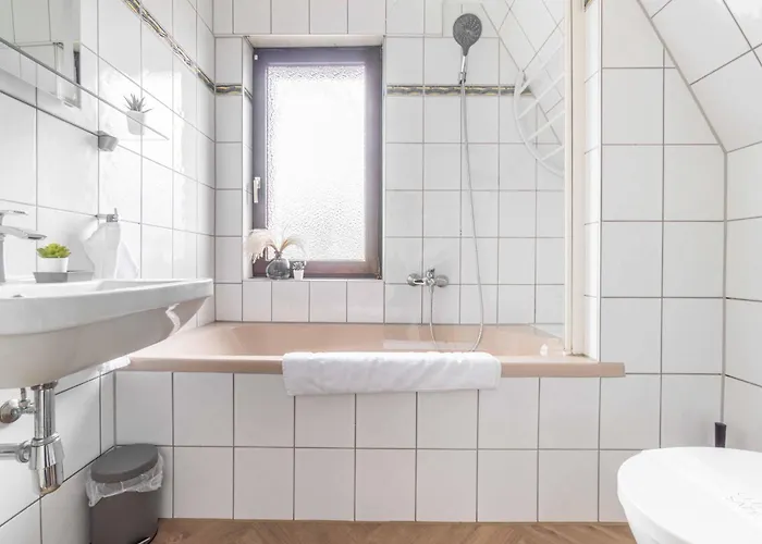 & Calm - Wohlfuehl-wohnung In Stadtnaehe Fuer Familien Oder Freunde